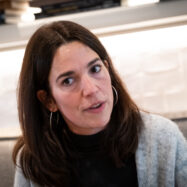 Marina Massaguer: “Hi ha racons on no pots entrar sense el català”
