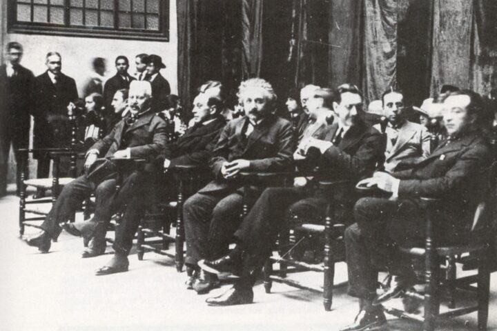 Einstein, en una de les conferències que impartí a Barcelona (fotografia: Edicions de l'UPC).