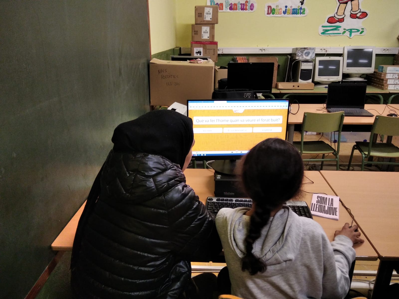 Fotografia: Classes de català per a famílies nouvingudes de l'Escola Pinyana-Balàfia de Lleida