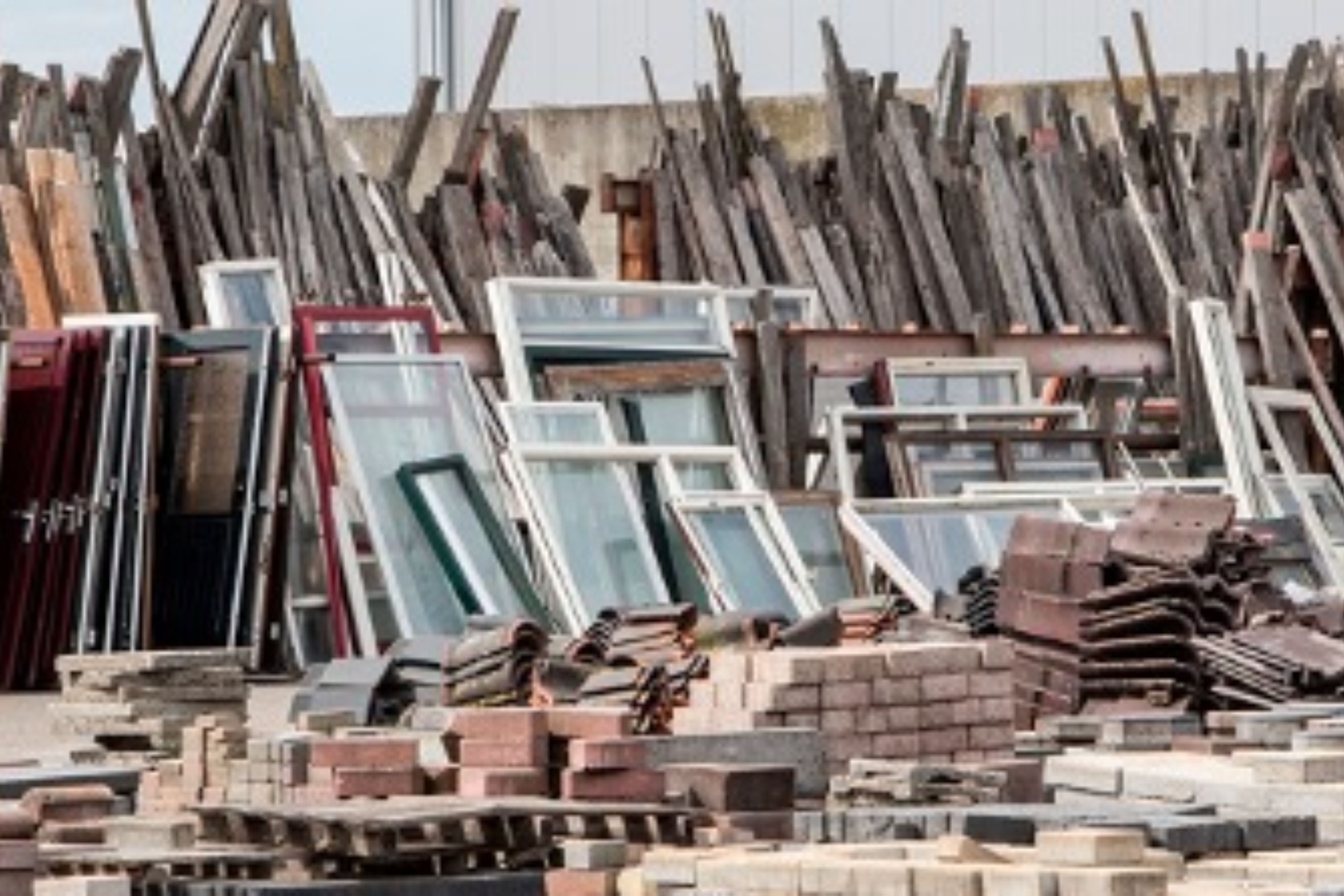 Rodríguez escriu a obra vista, ens deixa veure els maons, el ciment, fins i tot els fonaments del que construeix amb materials familiars. (© ShutterStock / INTREEGUE Photography)