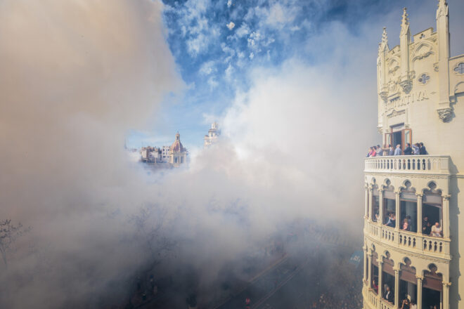 Suspenen la ‘mascletà’ per l’alerta de pluja a València