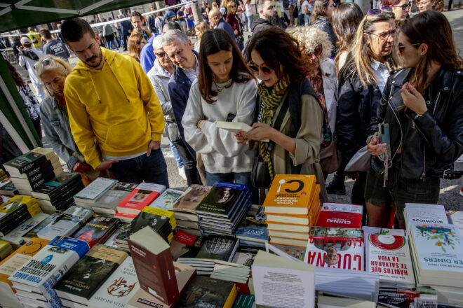 Editorials, llibreries, autors i col·lectius socials denuncien l’externalització i la privatització de Sant Jordi