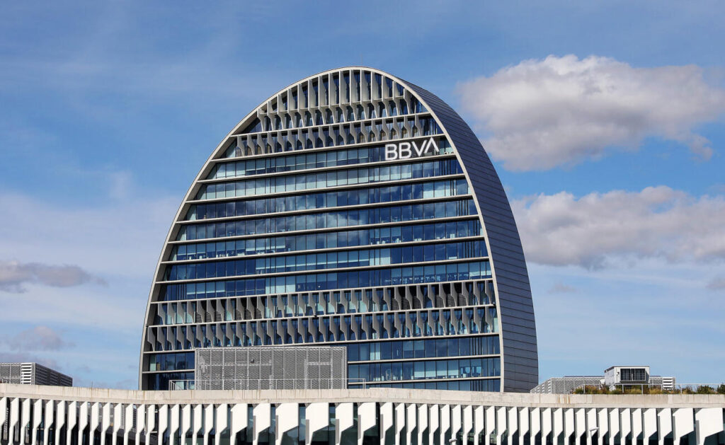 El BBVA llança una OPA hostil per absorbir el Banc Sabadell