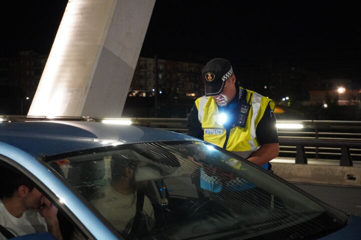 Imatge d'arxiu d'un control d'alcoholèmia de la Guàrdia Urbana de Lleida. (fotografia:ACN)