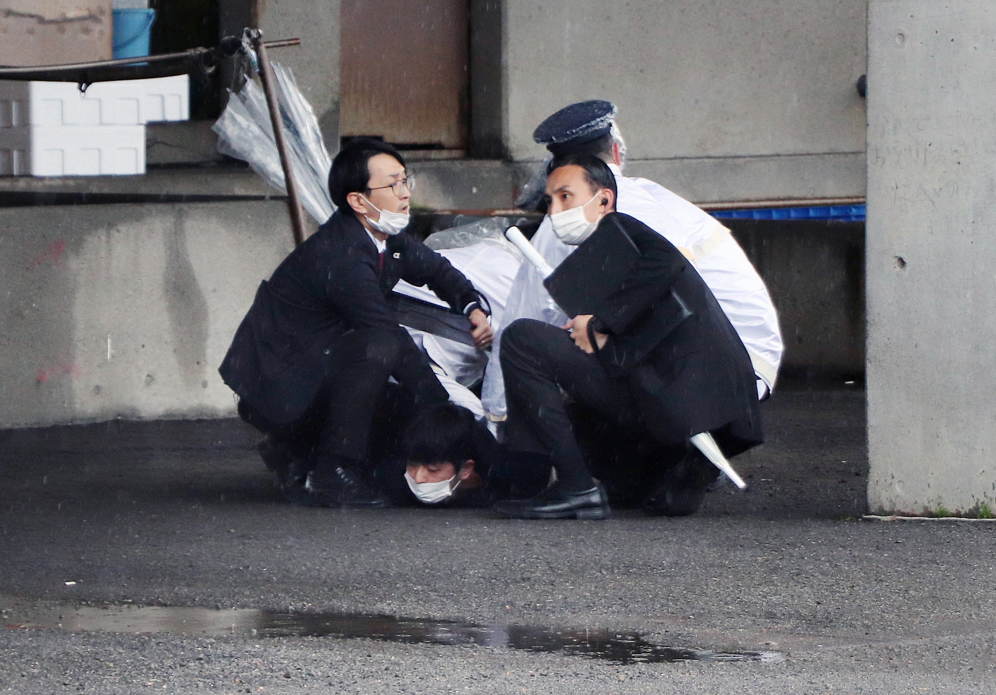 La policia ha detingut un home de vint-i-quatre anys pel llançament d'una bomba de fum (fotografia: EFE/EPA/JIJI PRESS JAPAN).