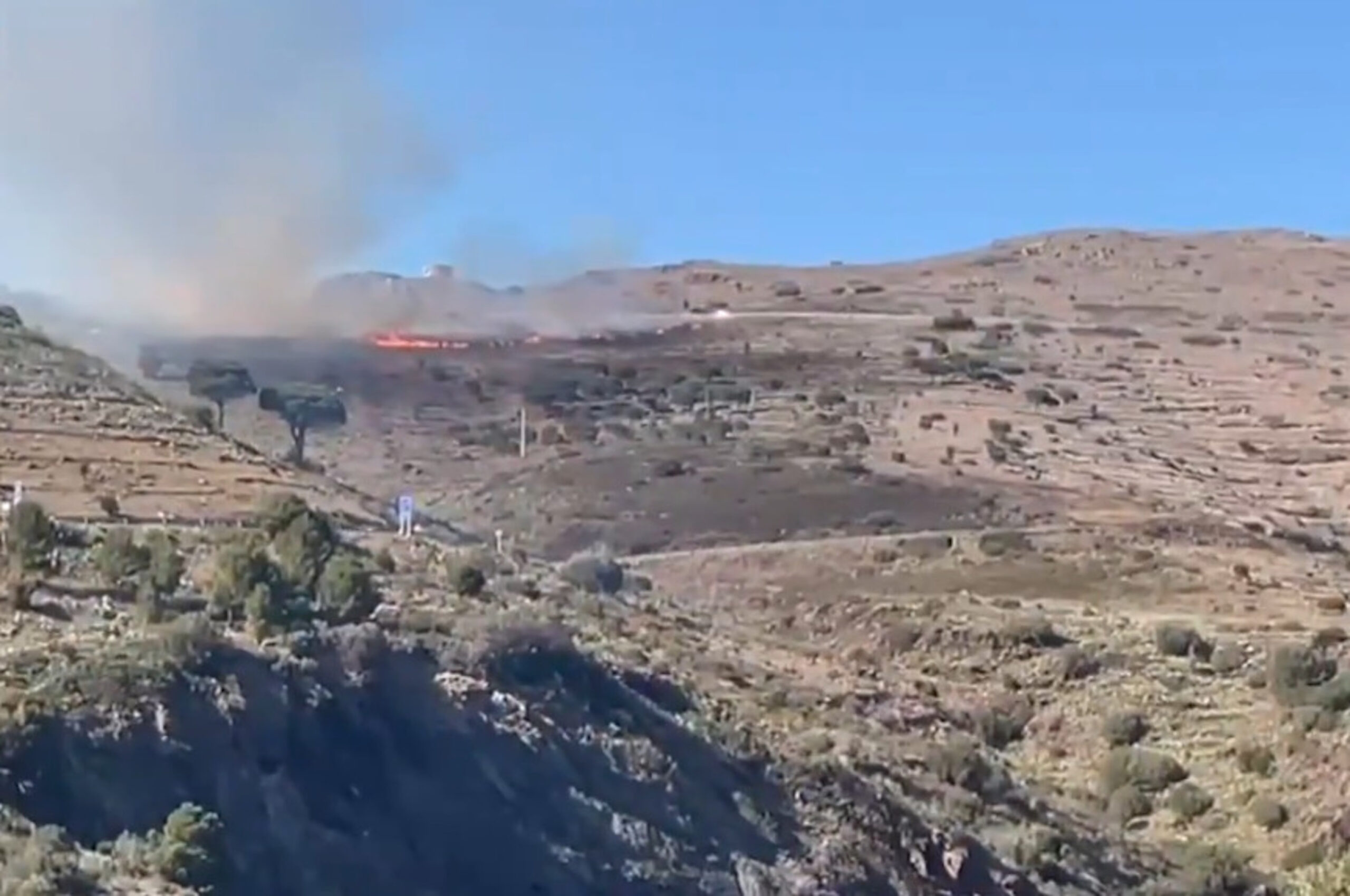 Imatge de l'incendi de Portbou (fotografia: Bombers de la Generalitat de Catalunya).