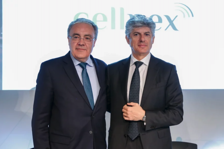 El nou conseller delegat de Cellnex, Marco Patuano (esquerra), al costat del seu antecessor, Tobías Martínez (fotografia: Cellnex).