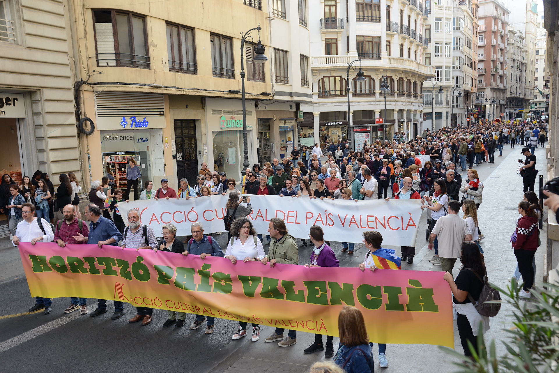 ACPV i les entitats que convoquen la manifestació del Vint-i-cinc d'Abril fan una crida a omplir avui els carrers