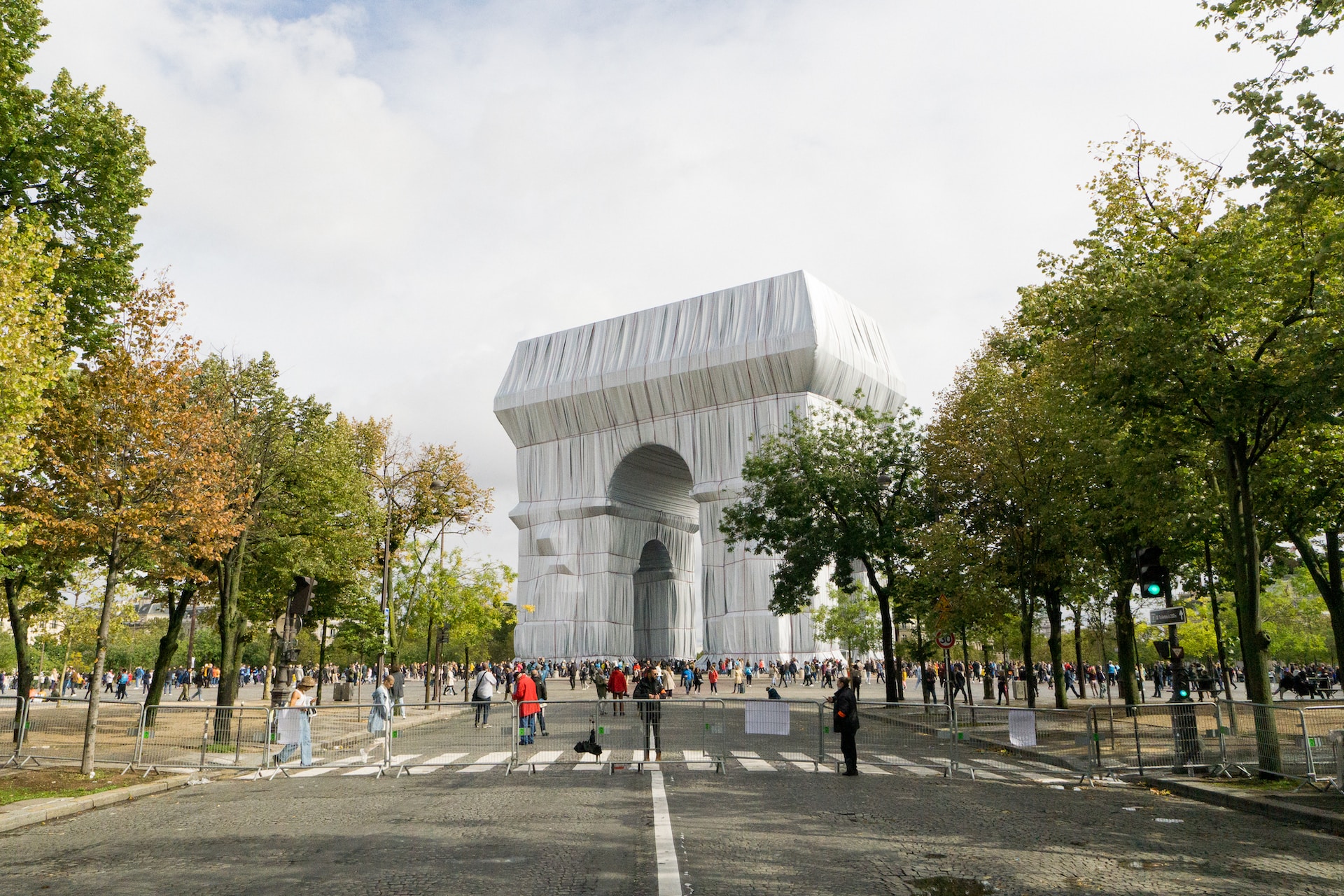 Aquesta obra de Christo és un 'render' o n'és la fotografia real? (imatge: Felix Dauer - Unsplash).