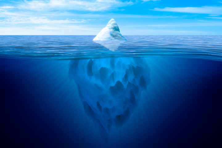 Sovint es fa servir la metàfora de l'iceberg per explicar que sota la internet visible, aquella que podem trobar amb facilitat als cercadors, hi ha una internet que resta invisible.
