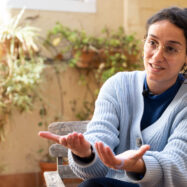 Júlia Ojeda: “O plantem batalla o ens ensorren”