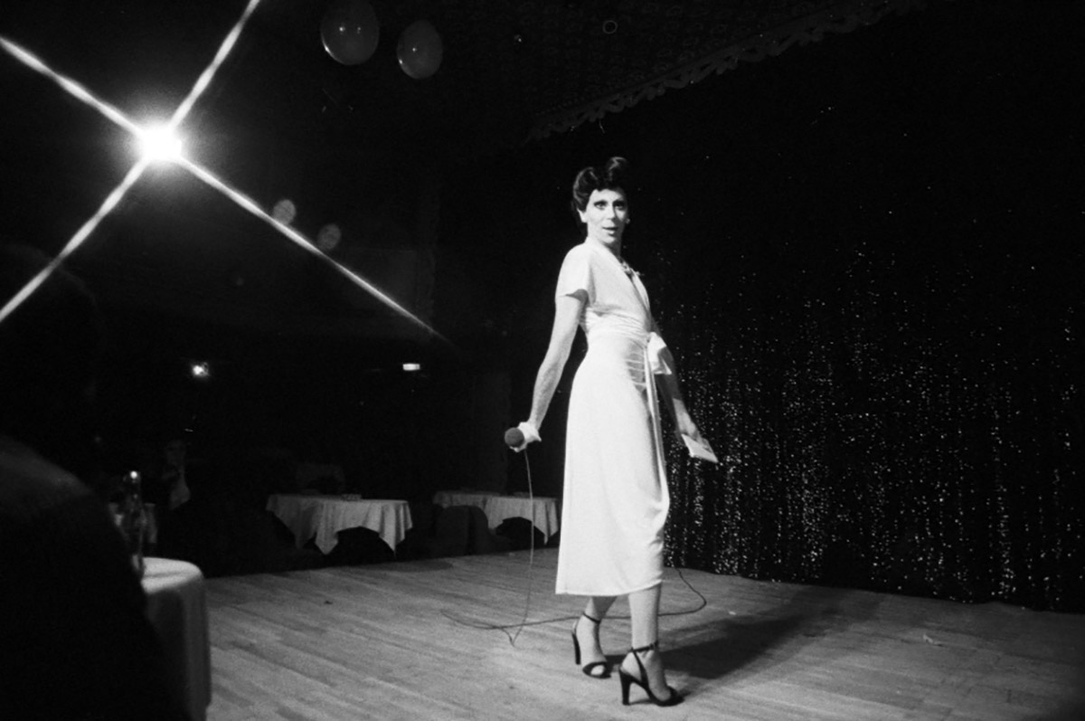 Fotografia d'escena d'Ángel Pavlovsky a l'Ángel Pavlovsky Show (fotografia: Colita - MAE - Centre de Documentació i Museu de les Arts Escèniques / Institut del Teatre / CC BY-SA 4.0).