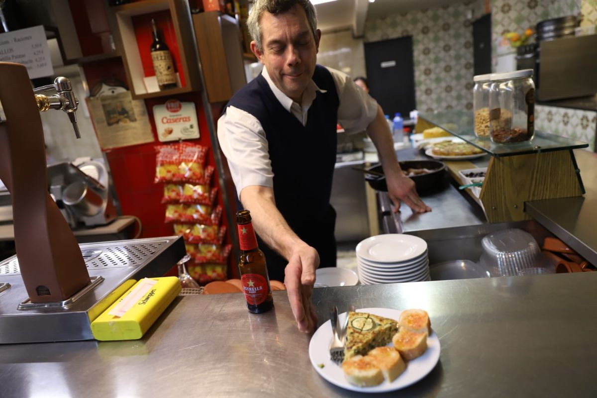 L’emblemàtic bar Brusi abaixa la persiana per sempre: “Ja no tenim més corda per a aguantar tanta normativa”