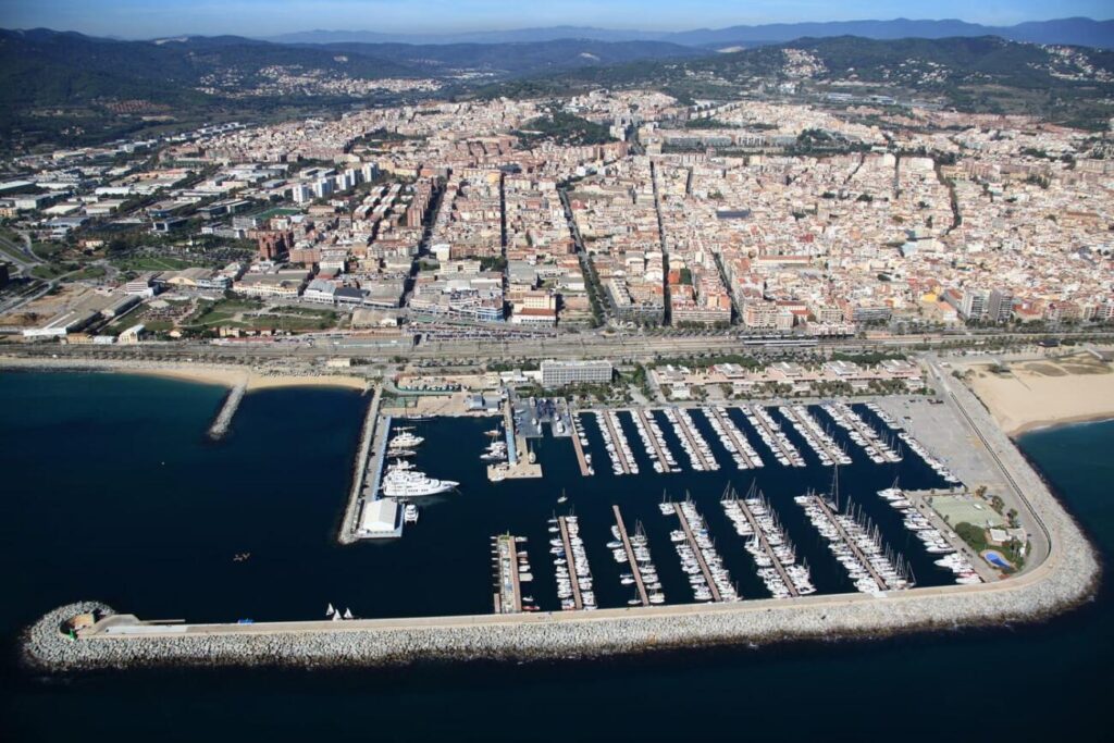 Ferit un operari en una fuita de gas al port de Mataró