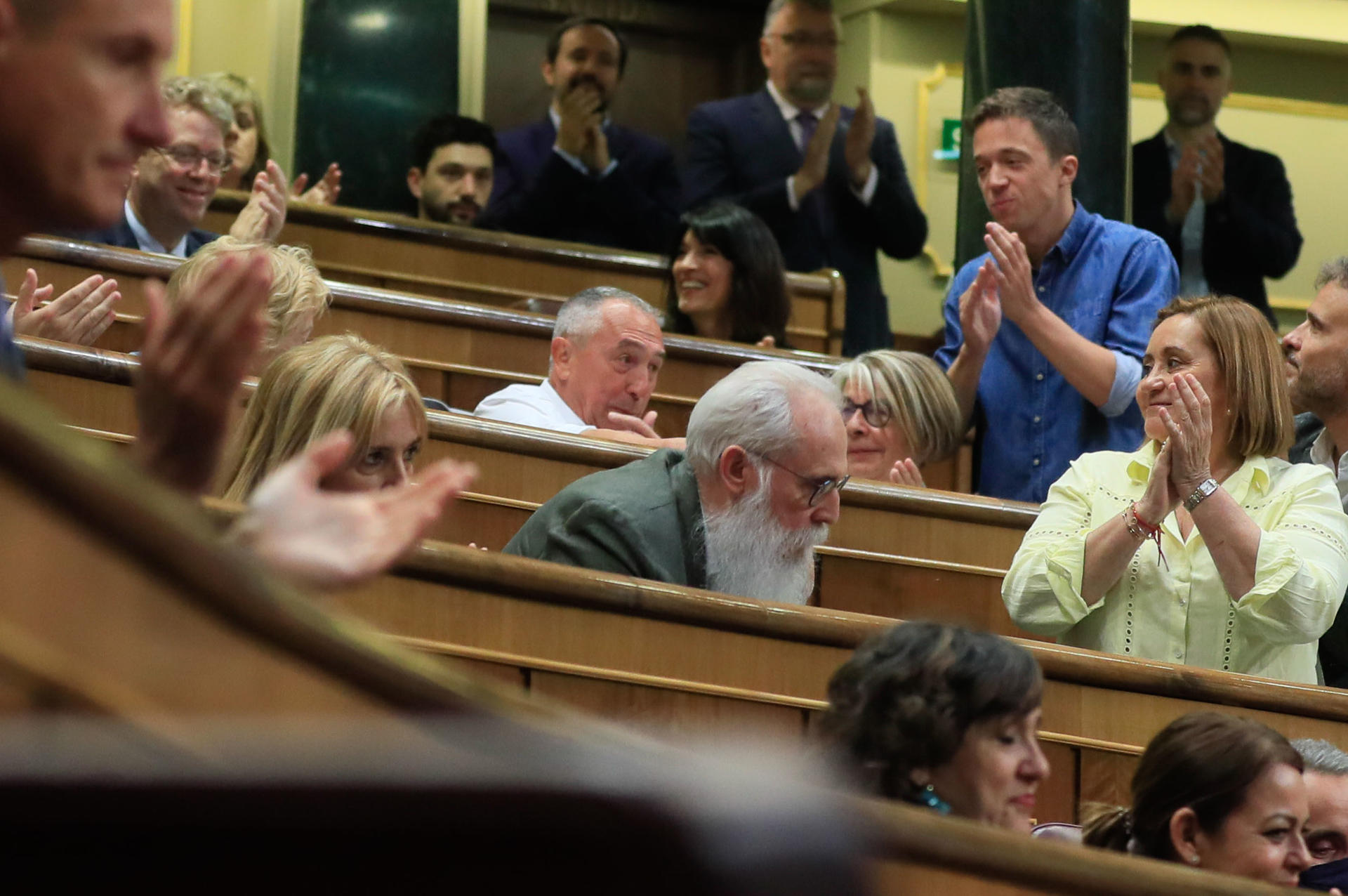 Moment en què alguns diputats aplaudeixen a Joan Baldoví després de la seua darrera intervenció al congrés espanyol