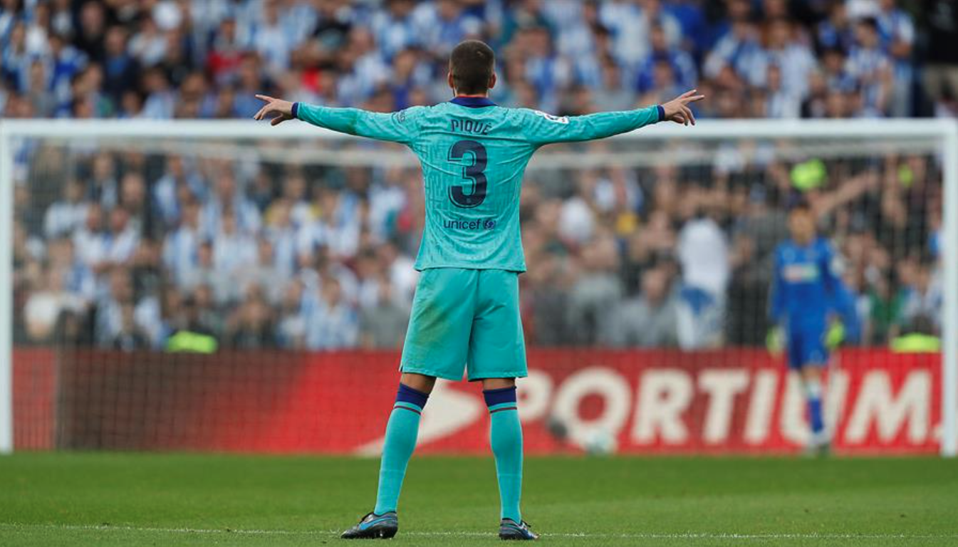 Gerard Piqué, durant un partit entre la Reial Societat i el FC Barcelona.