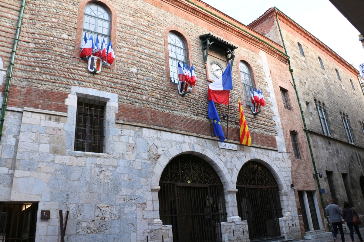 Façana de la casa de la vila de Perpinyà. Fotografia: Albert Salamé