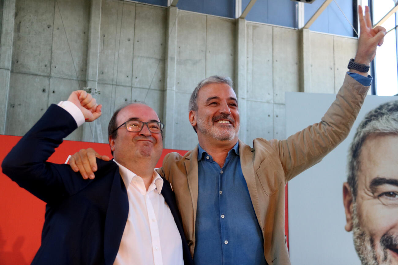 El ministre espanyol de Cultura i Esports, Miquel Iceta, amb el candidat del PSC a Barcelona, Jaume Collboni, en un acte a Nou Barris (fotografia: ACN).