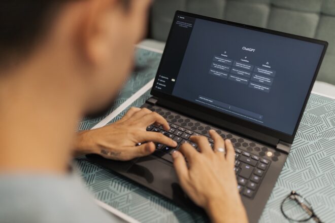 Entrenar intel·ligència artificial en català: “L’algorisme aprèn ràpidament, és impressionant”