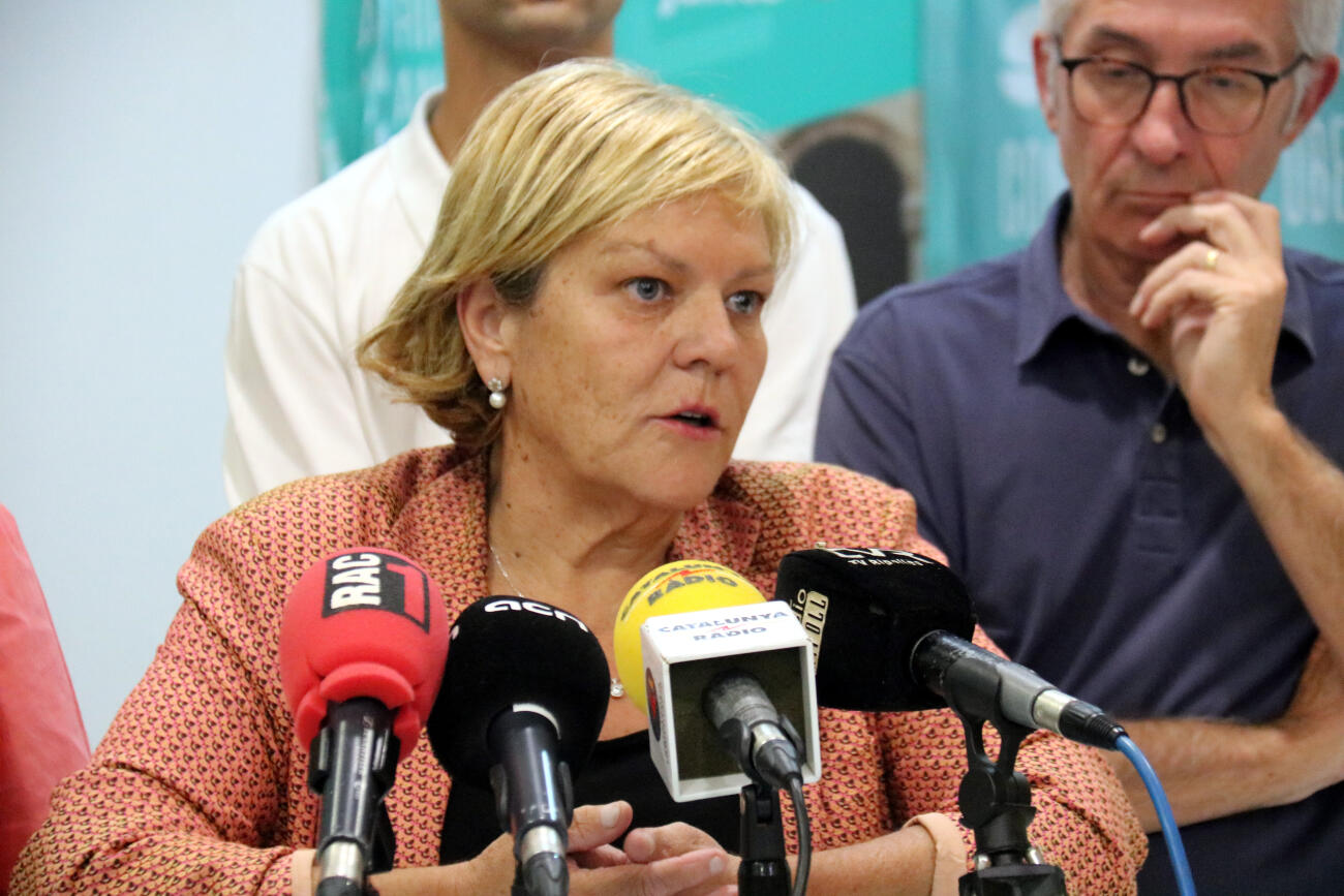 La cap de llista de Junts per Ripoll, Manoli Vega (fotografia: Nia Escolà).