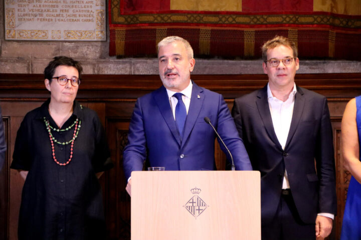 Jaume Collboni amb Maria Buhigas i Oriol Altisench (fotografia: ACN / Blanca Blay).