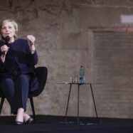 Hillary Clinton s’explica a Barcelona (sense cap referència catalana)