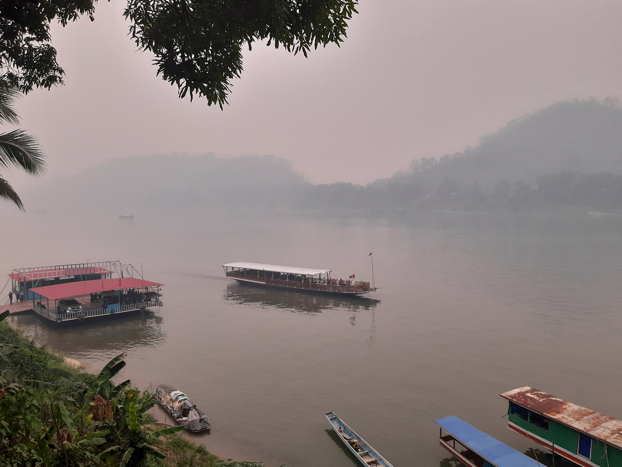 El Mekong, al pas per l'antiga capital de Laos, Luang Prabang (fotografia: Xavier Montanyà).