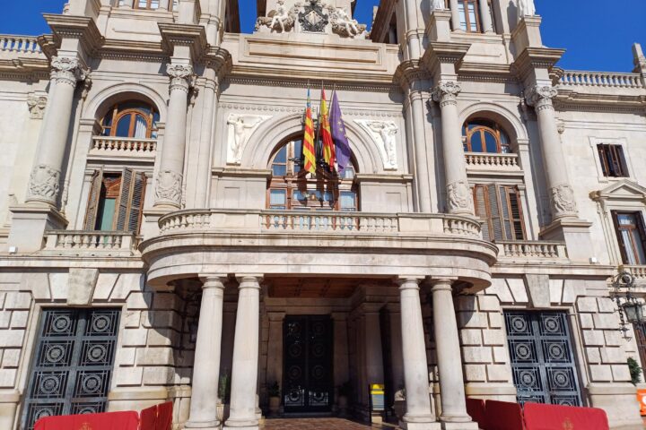 Façana de l'Ajuntament de València (fotografia: Joan Ribó).