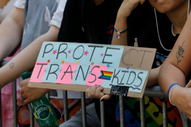 Consternació pel suïcidi d’una noia trans de catorze anys