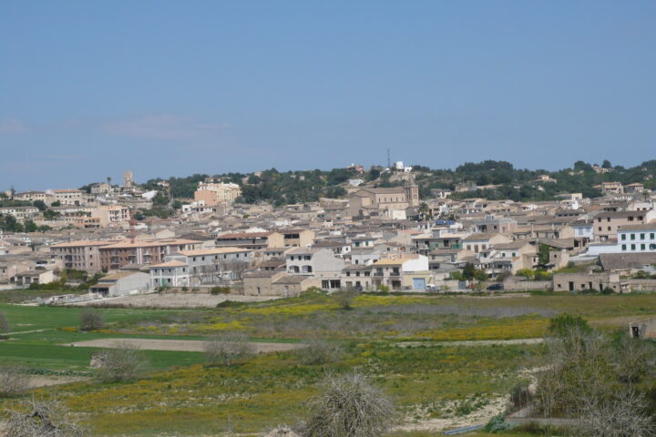 El poble de Sant Joan, al Pla de Mallorca.