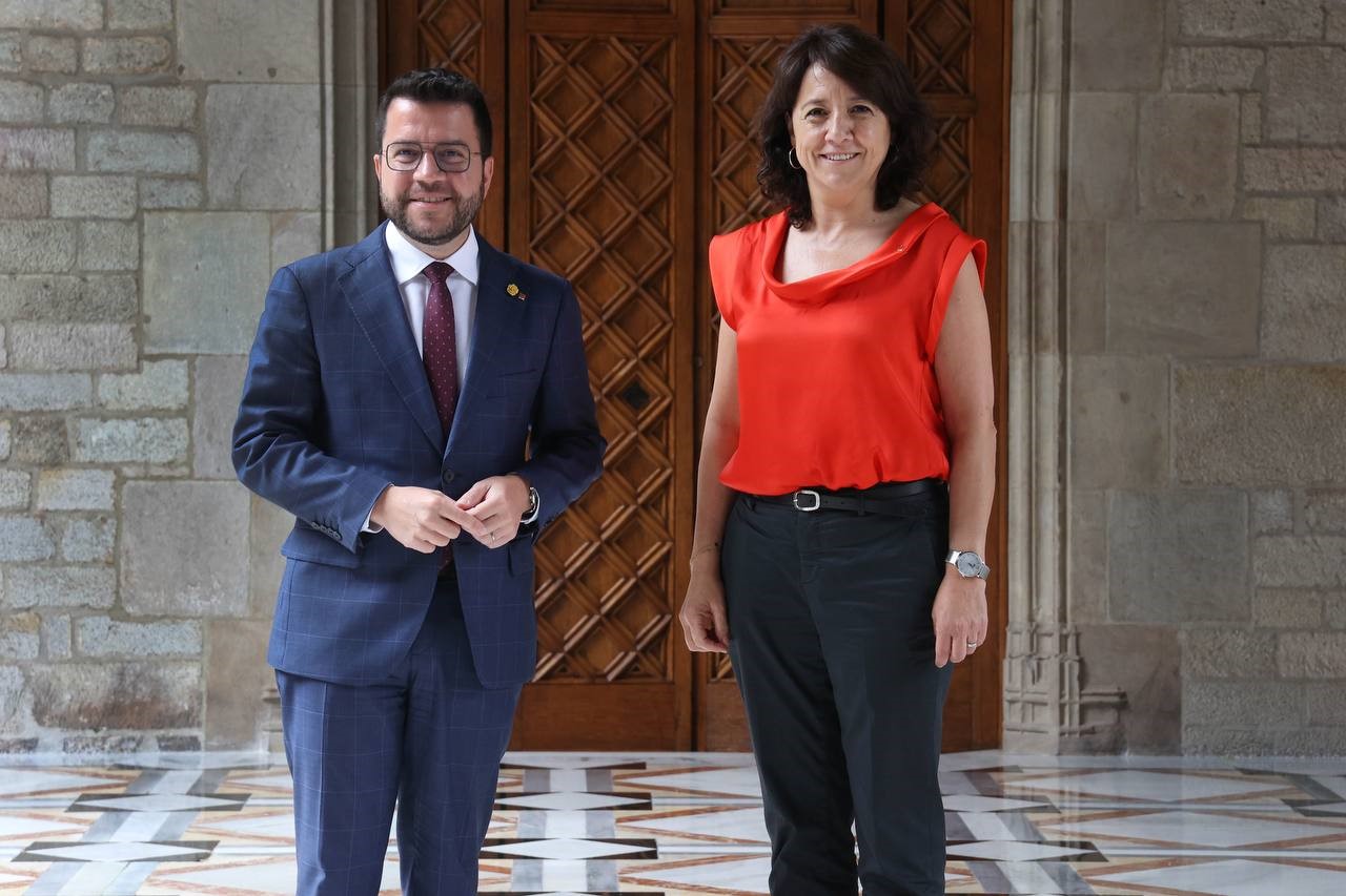 El president Pere Aragonès i la presidenta Anna Erra (fotografia: parlament).