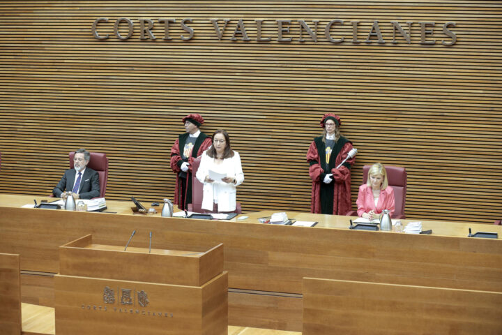 Llanos Massó, després de ser votada presidenta de les Corts Valencianes.
