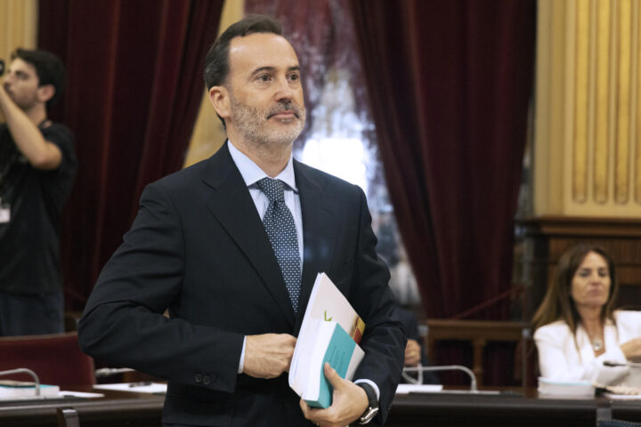 El president del parlament de les Illes, Gabriel Le Senne, de Vox (fotografia: EFE / Cati Cladera