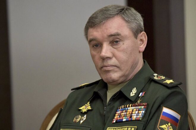 El TPI emet ordres de detenció contra l’ex-ministre de Defensa rus i el cap de l’exèrcit per la guerra d’Ucraïna