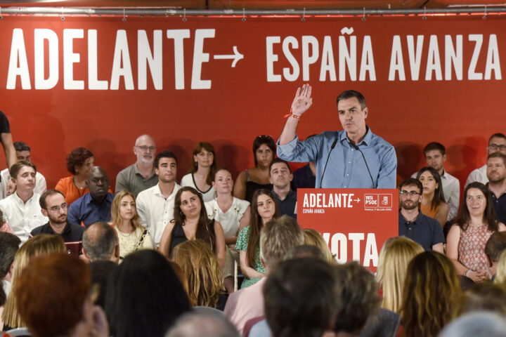 Pedro Sánchez durant un acte de campanya a Osca (fotografia: Javier Blasco).