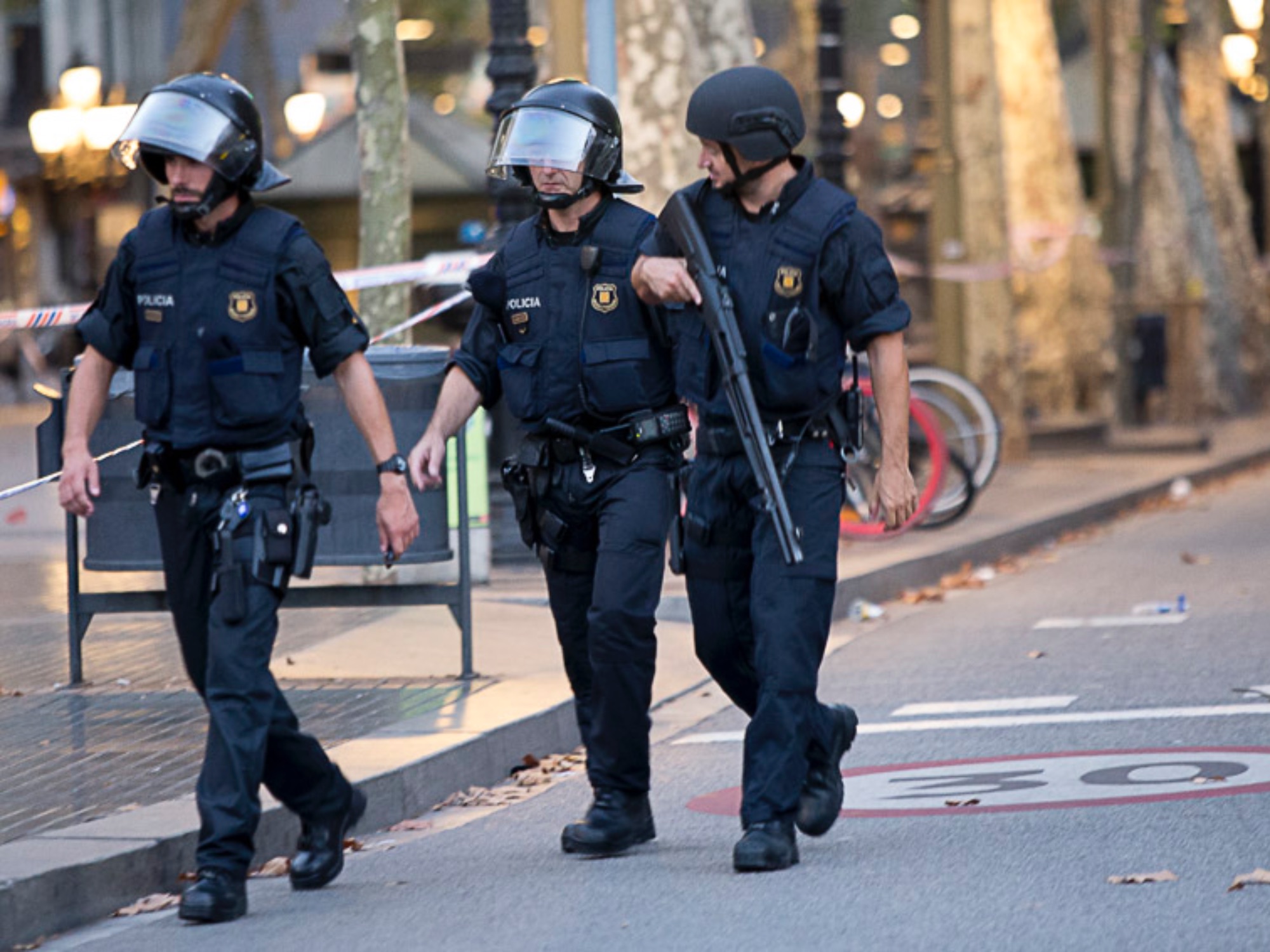 Agents dels Mossos d'Esquadra a la Rambla de Barcelona el 17 d'agost del 2017 (fotografia: Albert Salamé).