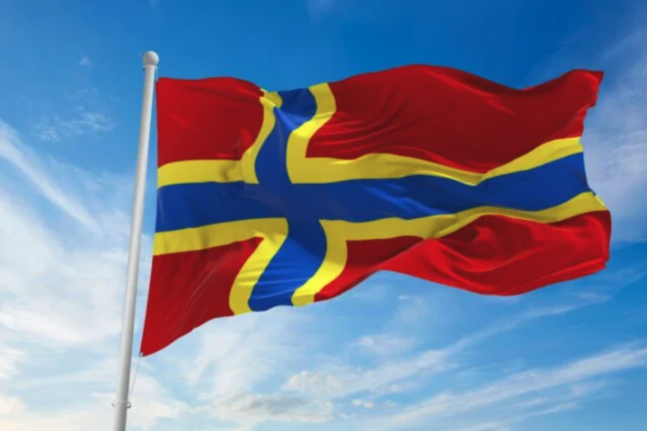 La bandera de les Illes Òrcades, amb la creu escandinava.