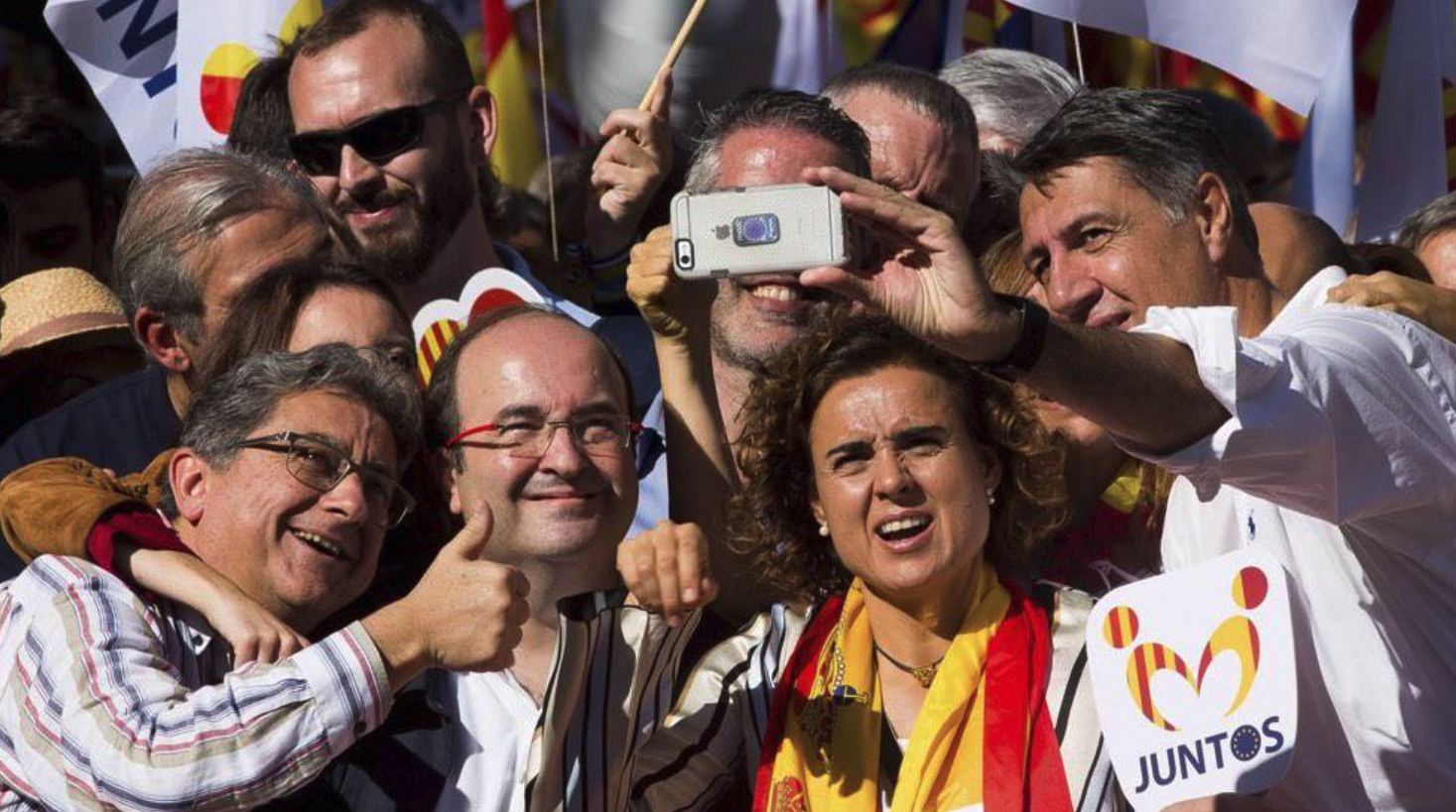 Iceta, envoltat del PP en una manifestació del 2017.