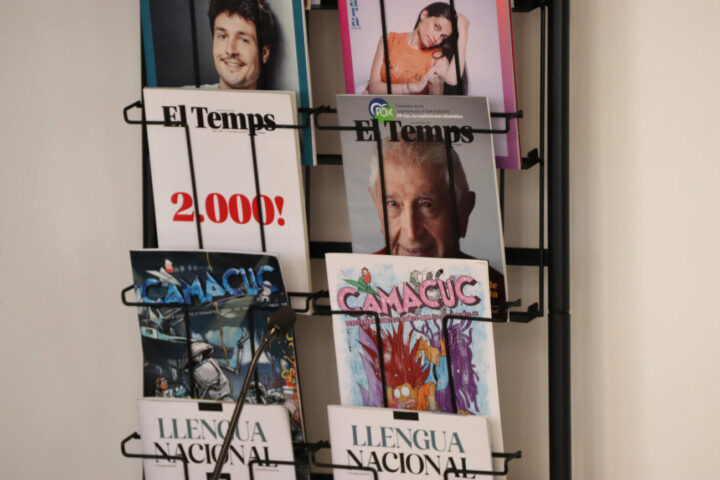 Exemplars de les revistes censurades (fotografia: ACN / Maria Asmarat).
