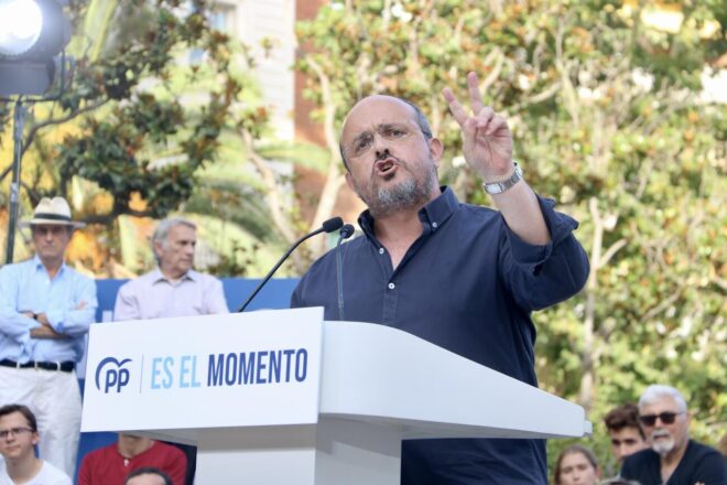 Alejandro Fernández convenç Feijóo i és confirmat com a candidat del PP a les eleccions