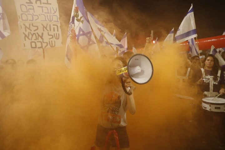 Un grup de manifestants, dimarts, davant el parlament israelià. (Fotografia d'Atef Safadi)