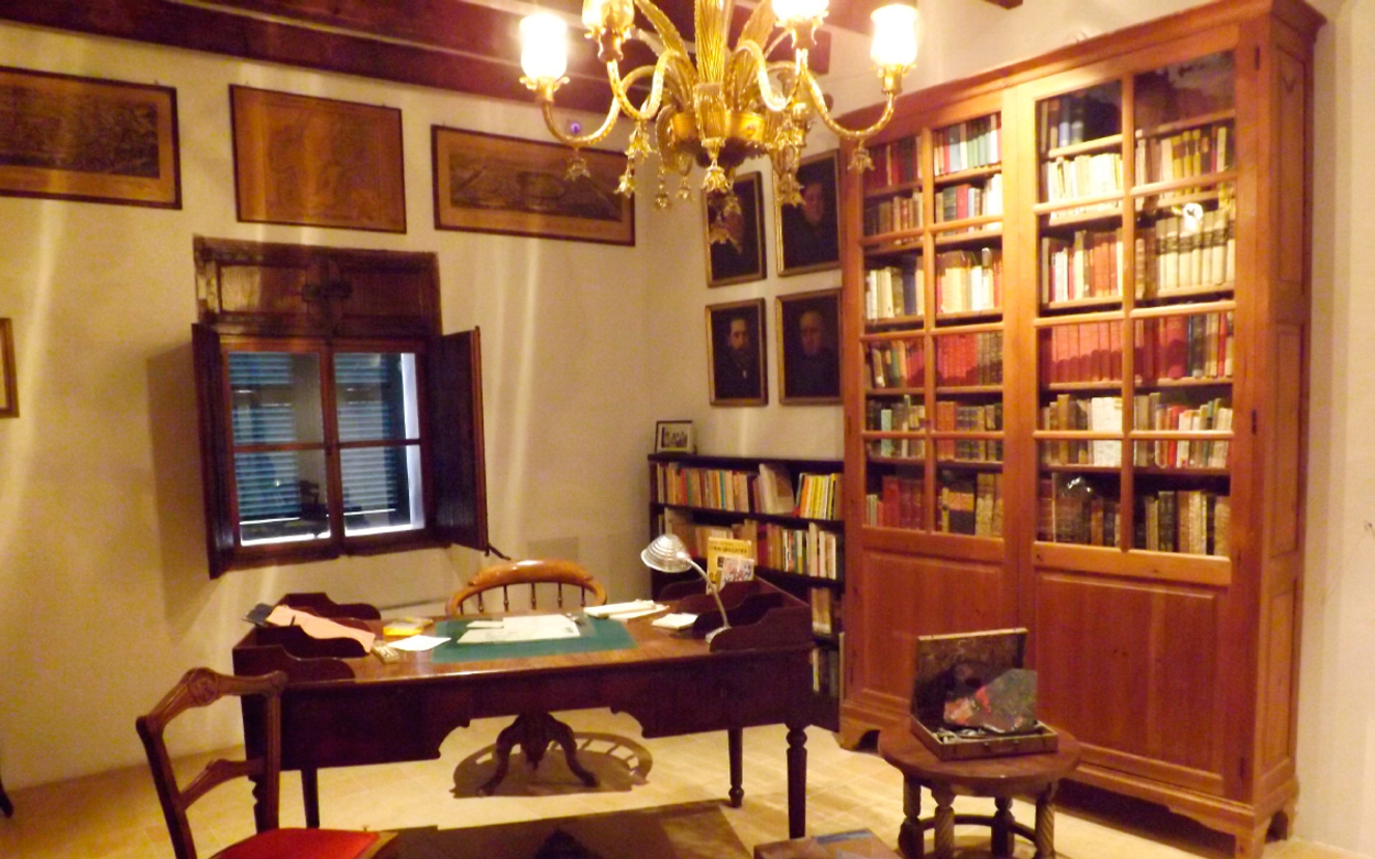 Despatx de Llorenç Villalonga a can Sabater.