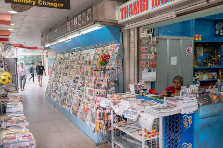La botiga de revistes Thambi a Holland Village, Singapur, ven publicacions nacionals i internacionals. (Fotografia per The Washington Post d'Amrita Chandradas).
