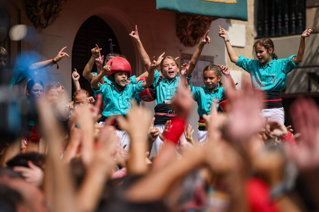 La canalla castellera es fa més lesions que els infants que juguen a futbol, però no són tan greus