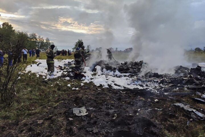 Una fotografia difosa pel govern rus mostra les restes de l'avió estavellat.