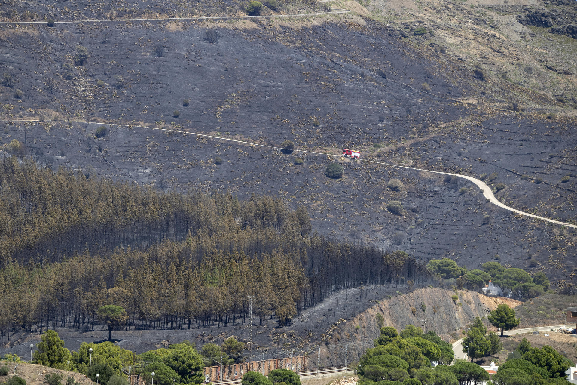 L'incendi de Portbou (fotografia: EFE/Marta Pérez)
