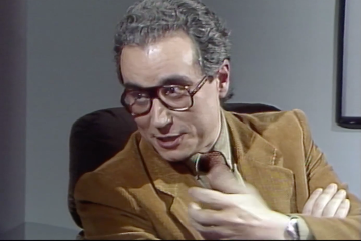 Serrats, al programa d'entrevistes de TV3 'Catalans', l'any 1984 (fotografia: Arxiu de TV3)