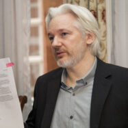 Mitjans europeus signen un manifest per a demanar l’alliberament de Julian Assange