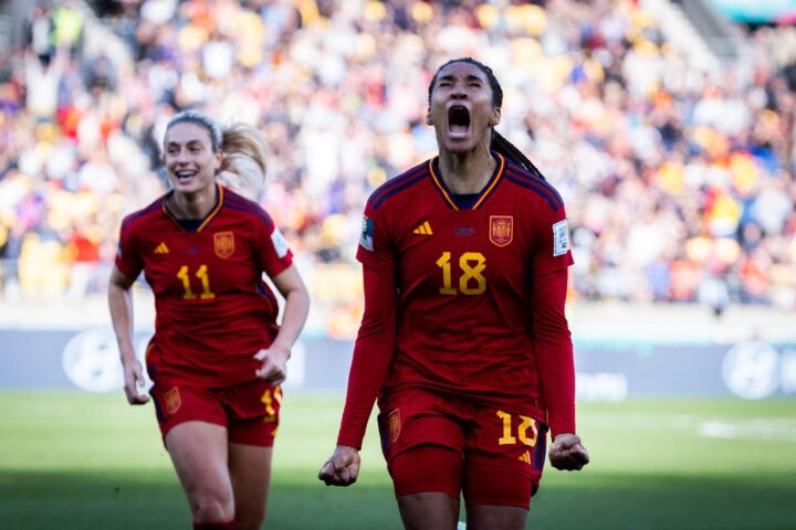 Salma Paralluelo celebra un gol contra la selecció dels Països Baixos als quarts de final de la Copa del Món. (EFE)