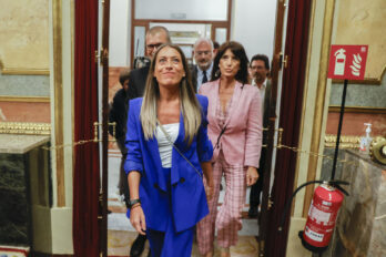 Miriam Nogueras entra al congrés espanyol, el 17 d'agost (fotografia: Juan Carlos Hidalgo).